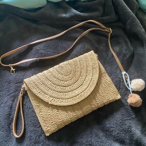 ‼️$ALE‼️ NWOT Cute Straw Clutch Purse with cross-body strap
